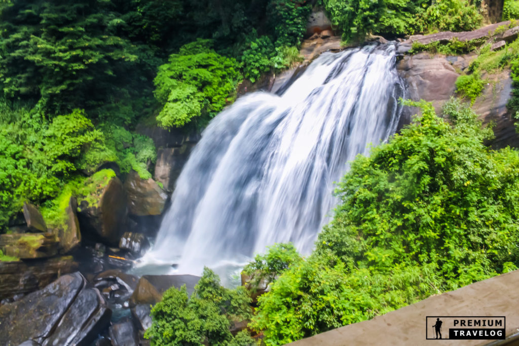 Huluganga Falls is the one of most beautiful waterfall and it is originating from the Knuckles Mountain Range