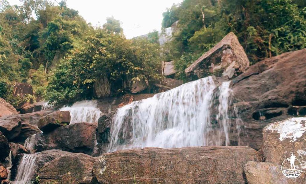 Olu Ella waterfall in Yatiyantota